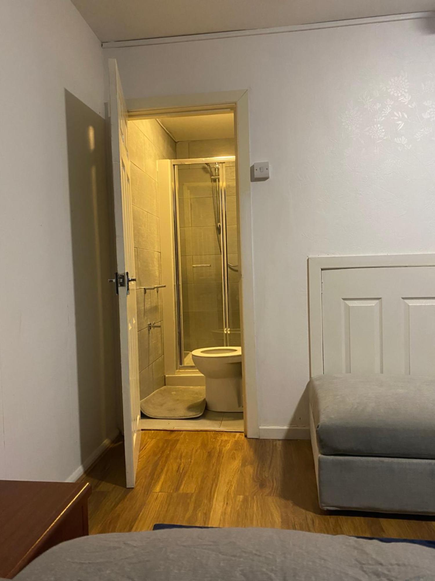Double En-Suite Rooms Nevendon Exterior foto